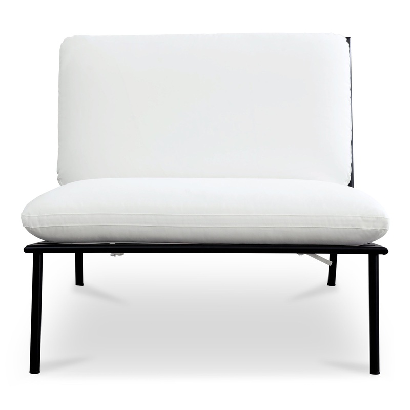 Breezy Crisscross Outdoor Seat: Weatherproof Elegance