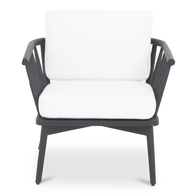 Timeless Rattan Lounge Chair for Outdoor Elegance