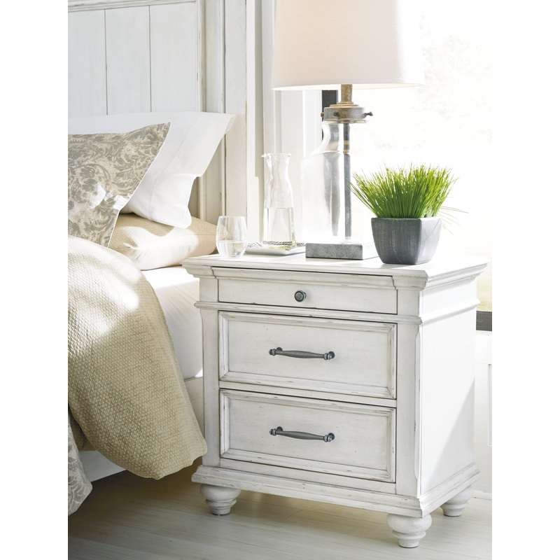 Ashley Express – Kanwyn Three Drawer Night Stand